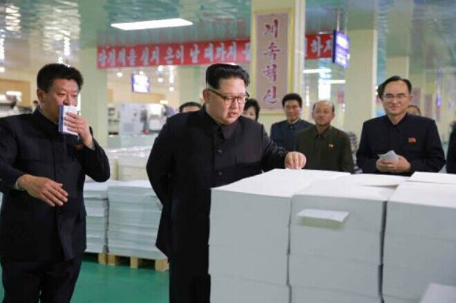 金正恩視察“蒲公英作業本工廠”，贊譽產品設計與網頁布局彰顯匠心精神